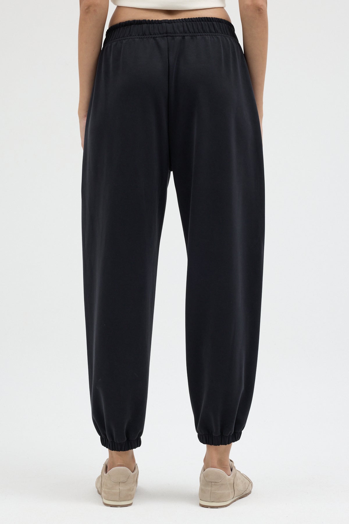 Kadın Beli ve Paçası Lastikli Rahat Kalıp Siyah Jogger Pantolon
