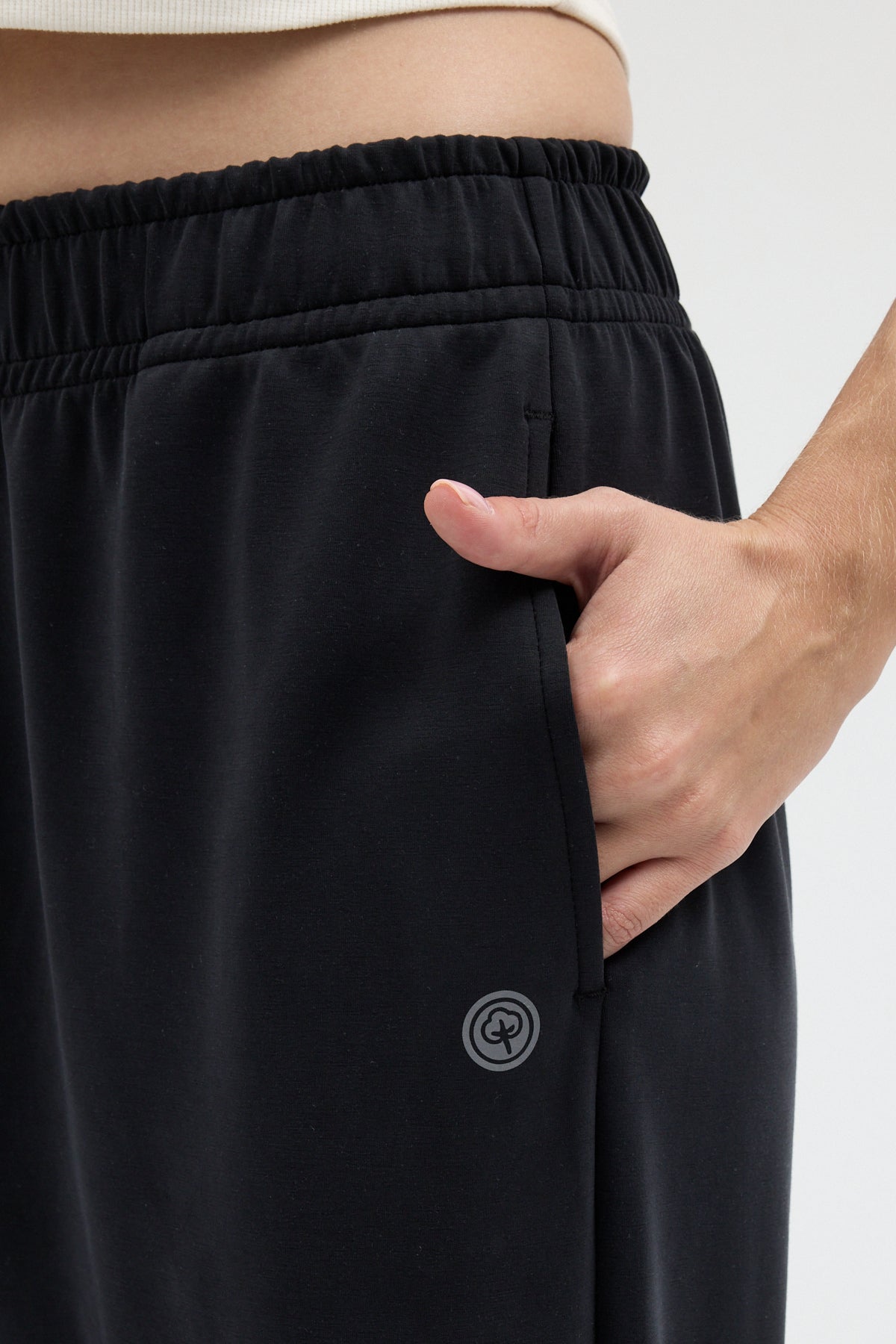 Kadın Beli ve Paçası Lastikli Rahat Kalıp Siyah Jogger Pantolon