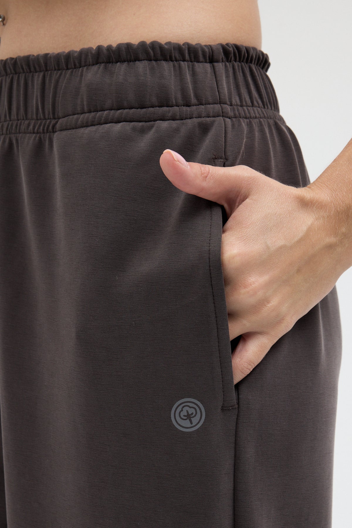 Kadın Beli ve Paçası Lastikli Rahat Kalıp Kahverengi Jogger Pantolon