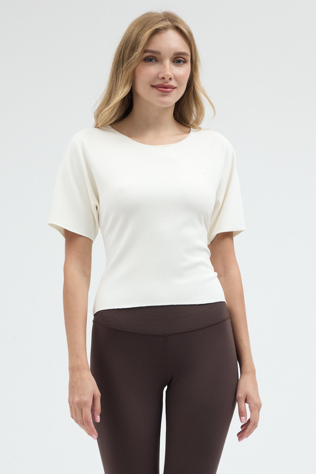 Kadın Yuvarlak Yaka Slim Fit Ekru Modal Tişört