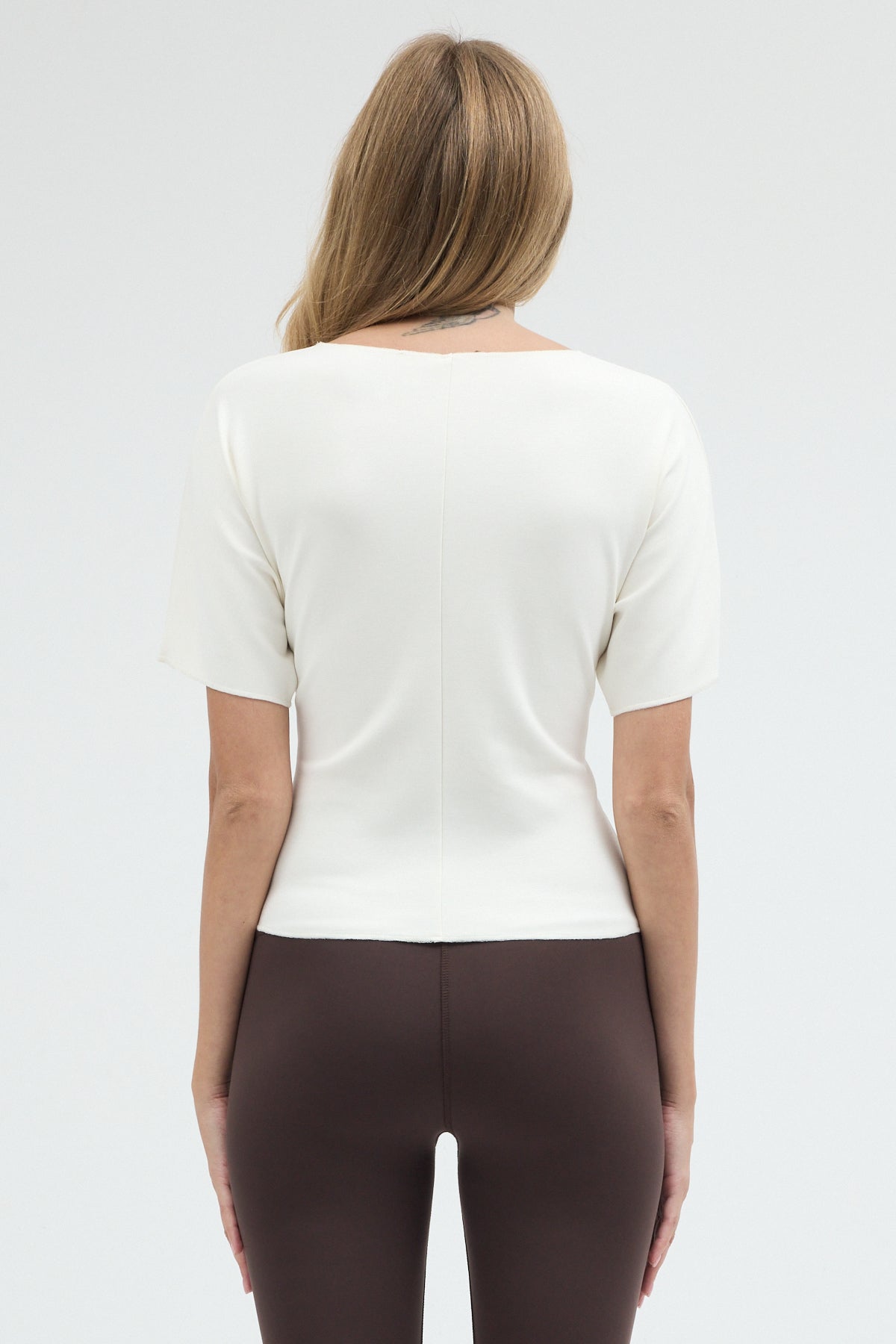 Kadın Yuvarlak Yaka Slim Fit Ekru Modal Tişört