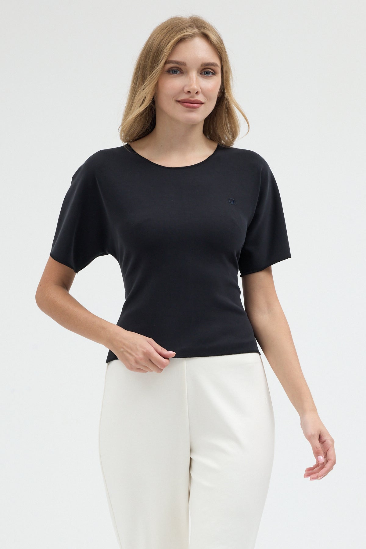 Kadın Yuvarlak Yaka Slim Fit Siyah Modal Tişört