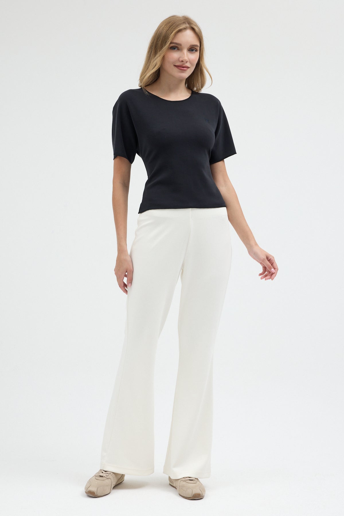 Kadın Yuvarlak Yaka Slim Fit Siyah Modal Tişört
