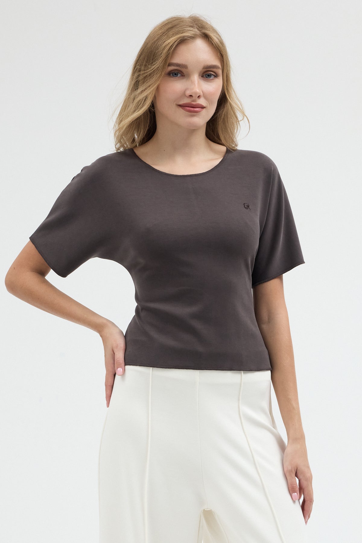 Kadın Yuvarlak Yaka Slim Fit Kahverengi Modal Tişört