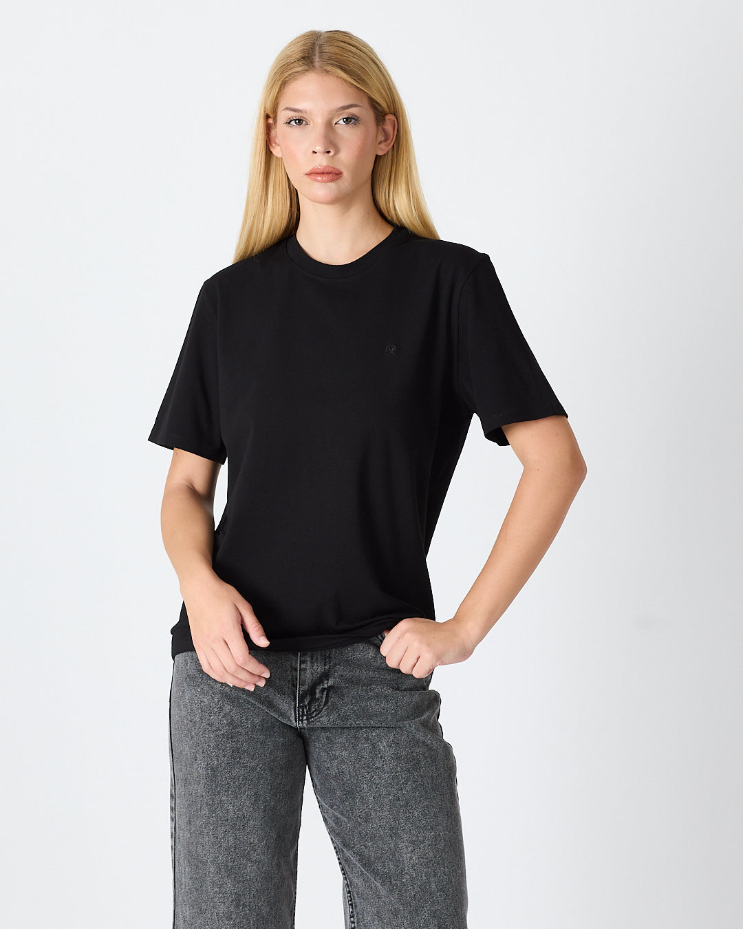 Unisex Siyah Nakışlı Standart Kalıp BCI Sertifikalı Pamuklu T-Shirt