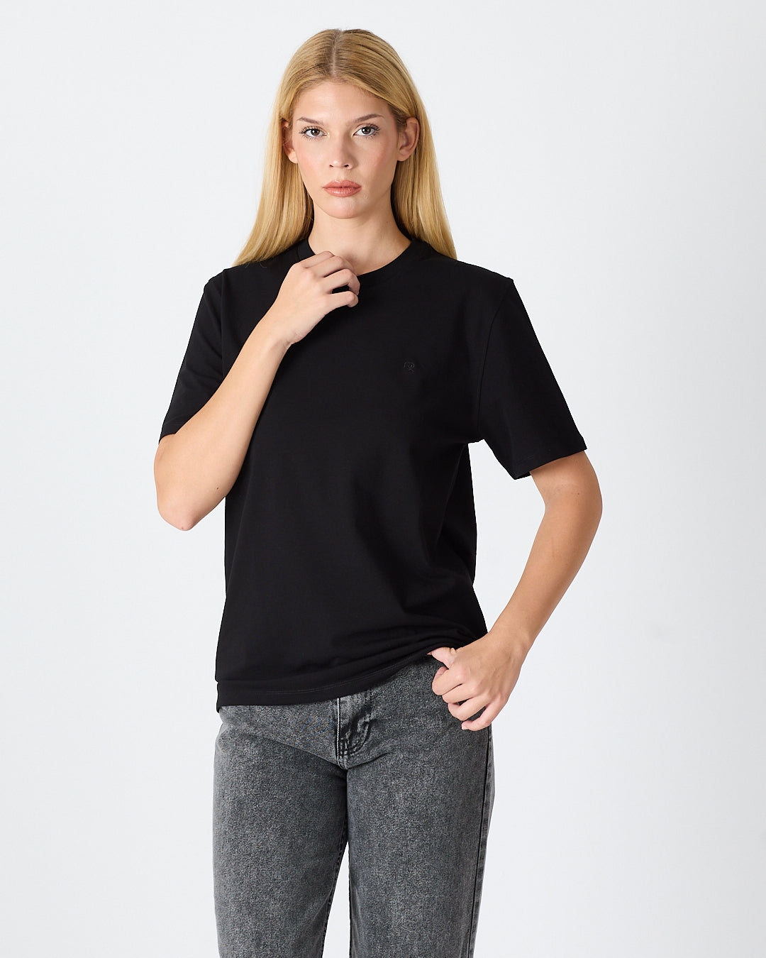 Unisex Siyah Nakışlı Standart Kalıp BCI Sertifikalı Pamuklu T-Shirt