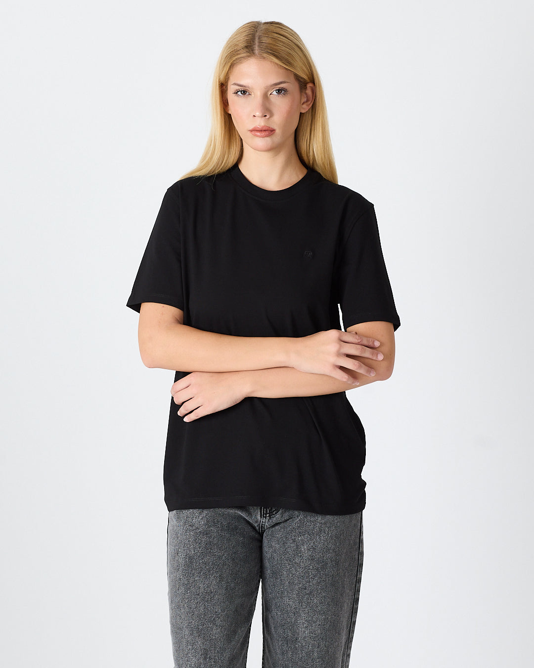 Unisex Siyah Nakışlı Standart Kalıp BCI Sertifikalı Pamuklu T-Shirt