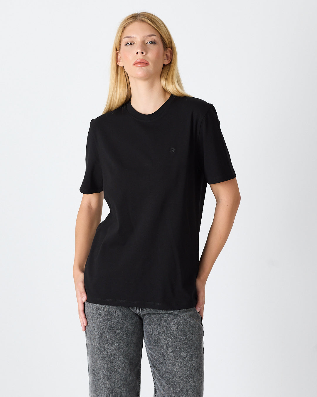 Unisex Siyah Nakışlı Standart Kalıp BCI Sertifikalı Pamuklu T-Shirt
