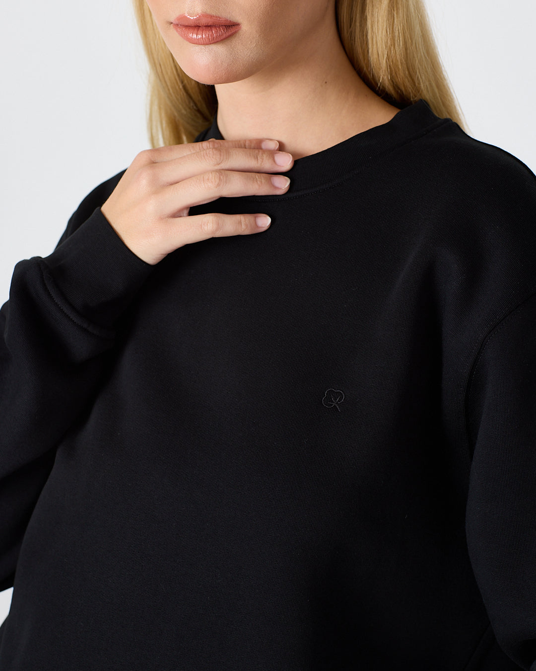 Unisex Black Embroidered Relaxed Fit Organic Cotton Sweatshirt -1011103