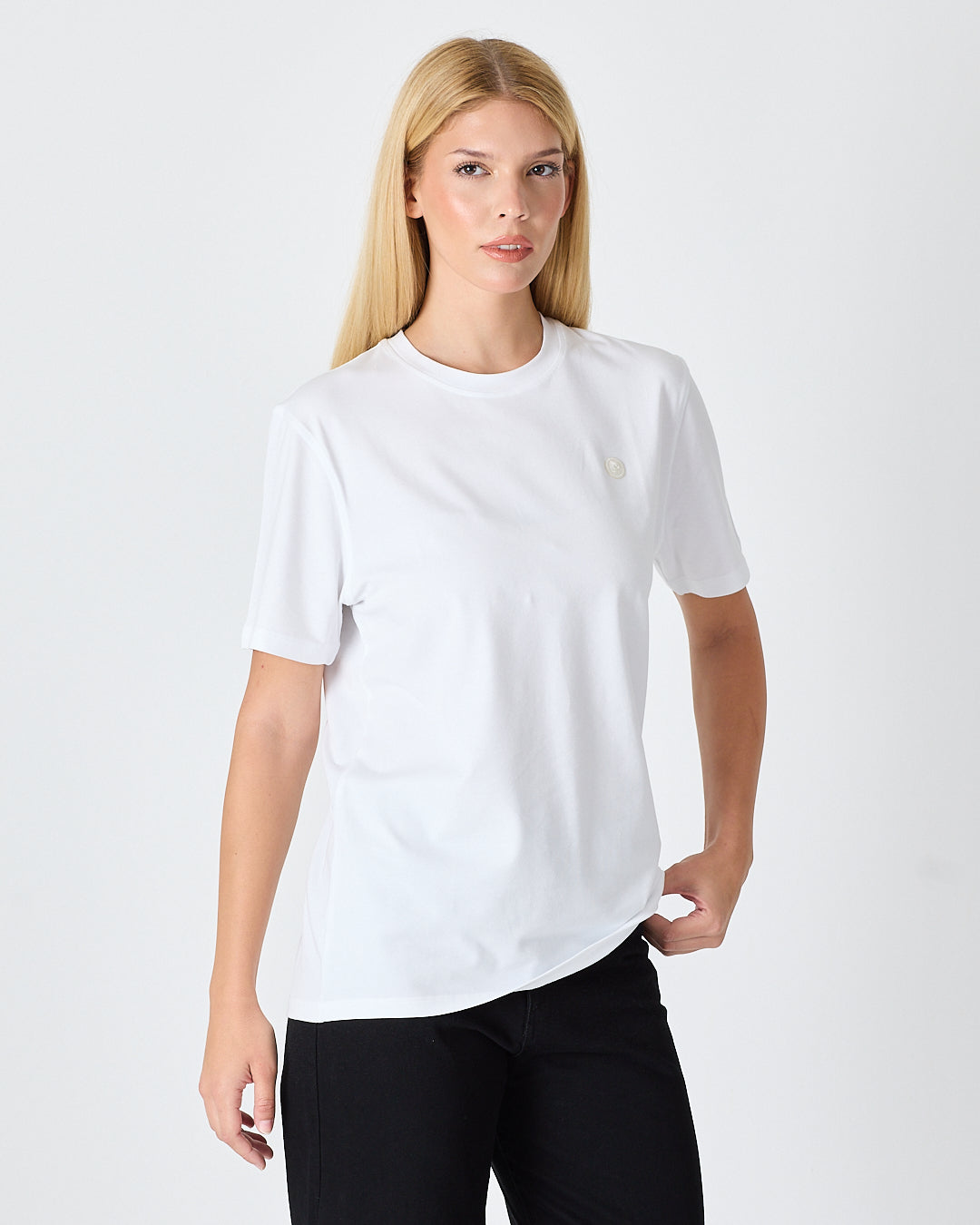 Unisex Beyaz Aplike Logo Detay Standart Kesim BCI Sertifikalı T-Shirt