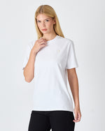 Unisex Beyaz Aplike Logo Detay Standart Kesim BCI Sertifikalı T-Shirt