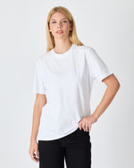 Unisex Beyaz Aplike Logo Detay Standart Kesim BCI Sertifikalı T-Shirt