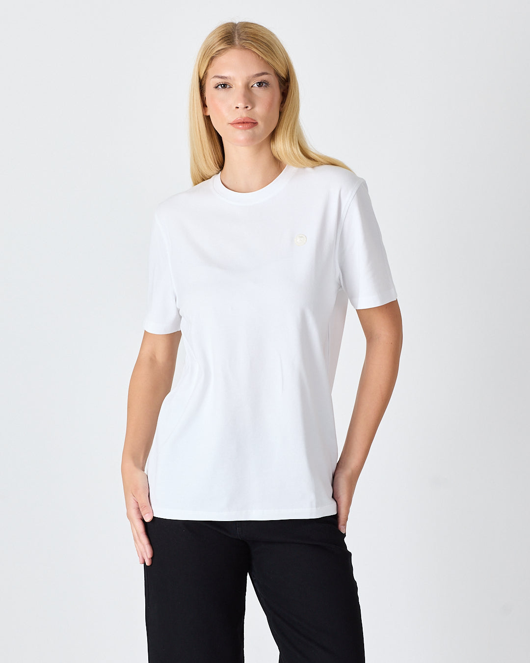 Unisex Beyaz Aplike Logo Detay Standart Kesim BCI Sertifikalı T-Shirt