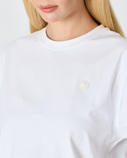 Unisex Beyaz Aplike Logo Detay Standart Kesim BCI Sertifikalı T-Shirt
