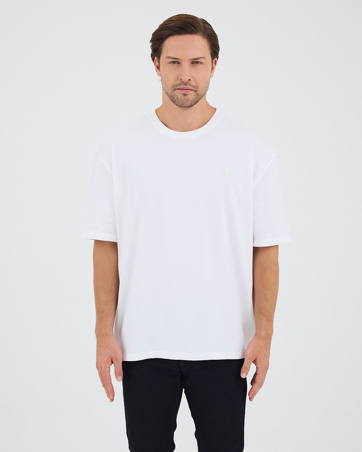 Unisex White Appliqué Logo Organic Cotton Oversized Crew Neck T-shirt -10305R01