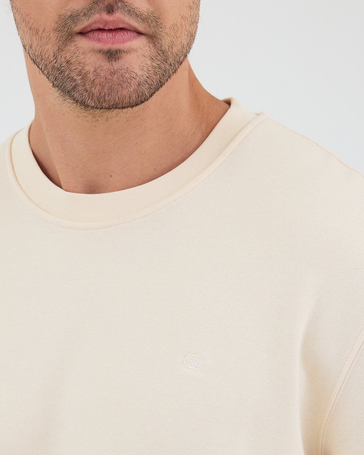 Unisex Ekru Nakışlı Standart Kalıp Organik Pamuk & Geri Dönüştürülmüş Polyester Sweatshirt
