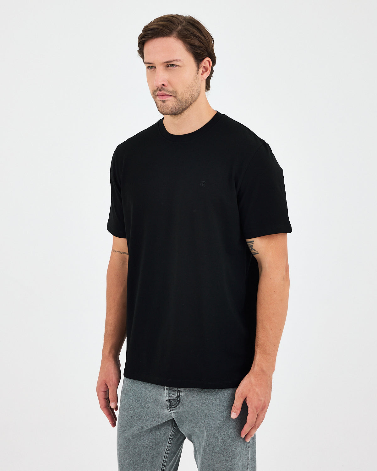 Unisex Siyah Nakışlı Standart Kalıp BCI Sertifikalı Pamuklu T-Shirt