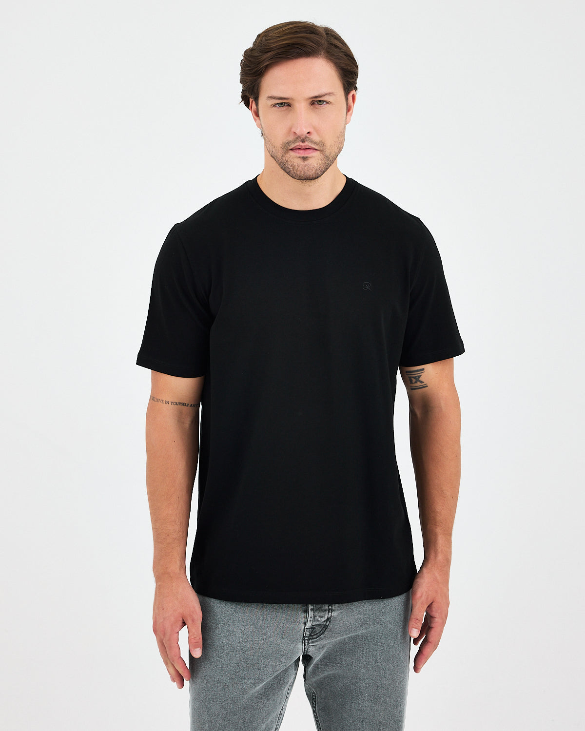 Unisex Siyah Nakışlı Standart Kalıp BCI Sertifikalı Pamuklu T-Shirt