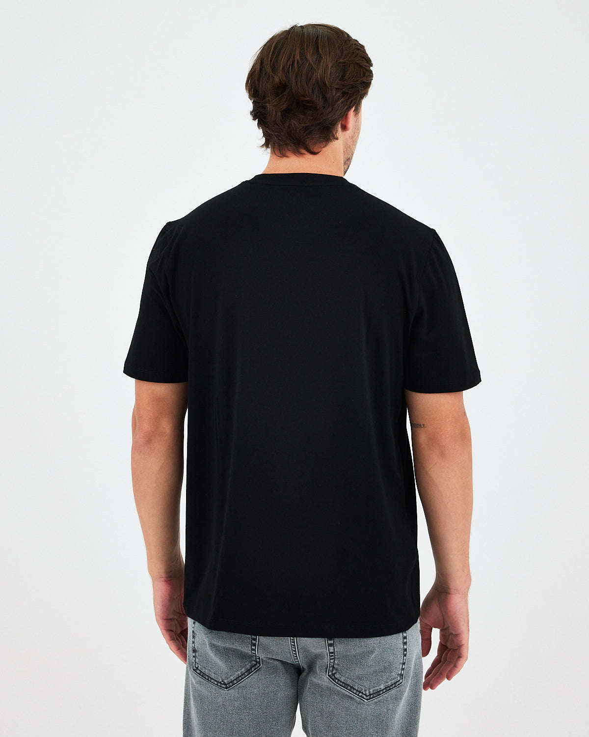 Unisex Siyah Beyaz Aplike Logo BCI Sertifikalı Pamuk Standart Kesim Bisiklet Yaka T-shirt