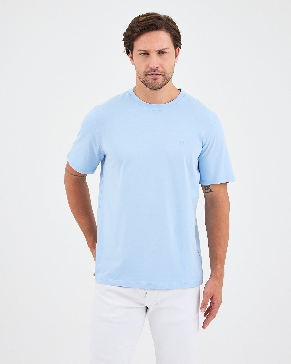 Unisex Açık Mavi Nakış Standart Kalıp BCI Sertifikalı Pamuklu Bisiklet Yaka T-Shirt