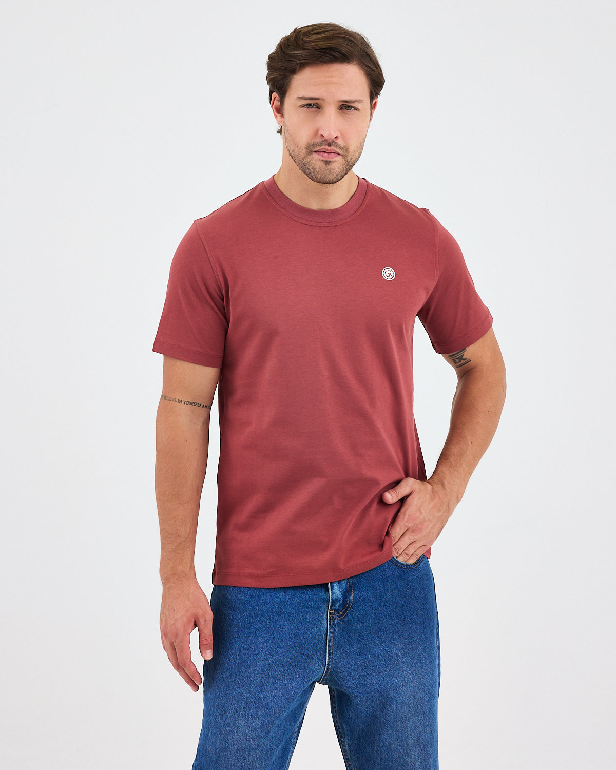 Unisex Gül Kurusu Beyaz Aplike Logo Organik Pamuk Standart Kesim Bisiklet Yaka T-shirt
