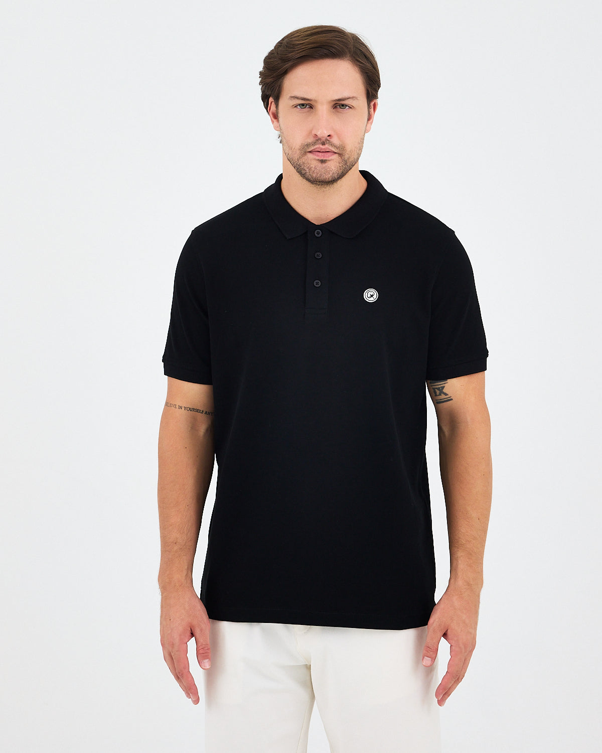 Erkek Siyah Beyaz Aplike Logo Organik Pamuk Standart Kesim Polo Yaka T-shirt