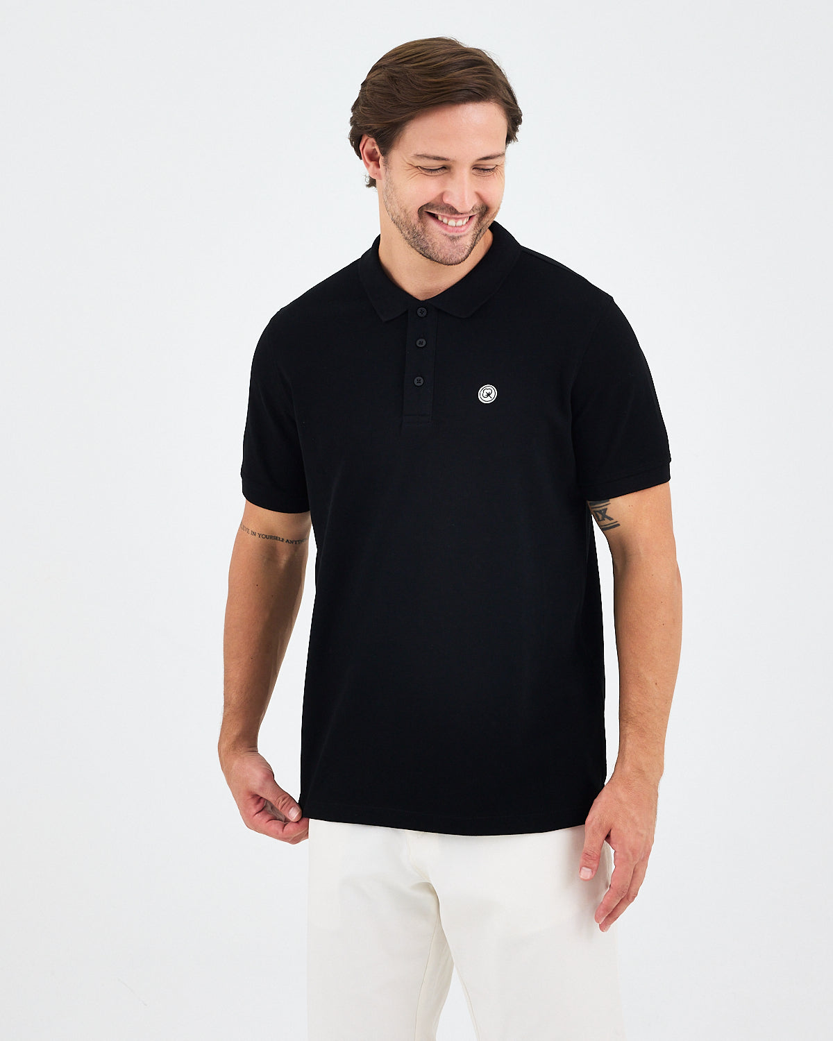 Erkek Siyah Beyaz Aplike Logo Organik Pamuk Standart Kesim Polo Yaka T-shirt