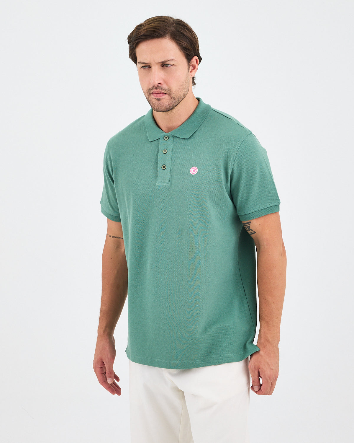 Erkek Turkuaz Beyaz Aplike Logo Organik Pamuk Standart Kesim Polo Yaka T-shirt