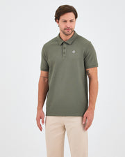 Erkek Haki Beyaz Aplike Logo Standart Kesim Polo Yaka T-shirt– BCI Sertifikalı Pamuk