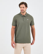 Erkek Haki Beyaz Aplike Logo Standart Kesim Polo Yaka T-shirt– BCI Sertifikalı Pamuk