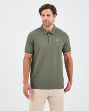 Erkek Haki Beyaz Aplike Logo Standart Kesim Polo Yaka T-shirt– BCI Sertifikalı Pamuk