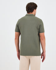Erkek Haki Beyaz Aplike Logo Standart Kesim Polo Yaka T-shirt– BCI Sertifikalı Pamuk