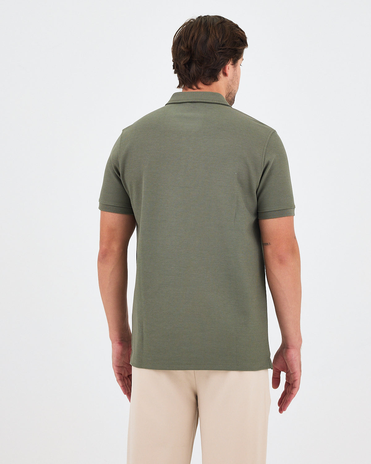 Erkek Haki Beyaz Aplike Logo Standart Kesim Polo Yaka T-shirt– BCI Sertifikalı Pamuk