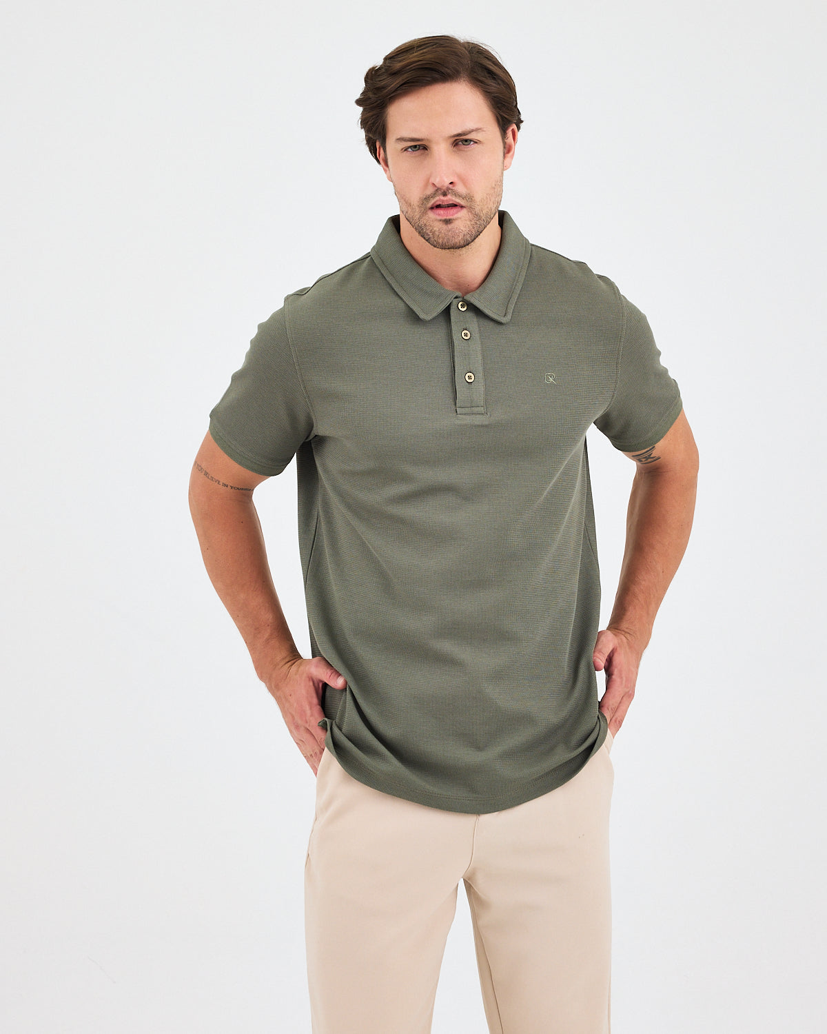 Erkek Haki Nakış Standart Kalıp Polo Yaka T-Shirt – BCI Sertifikalı Pamuk