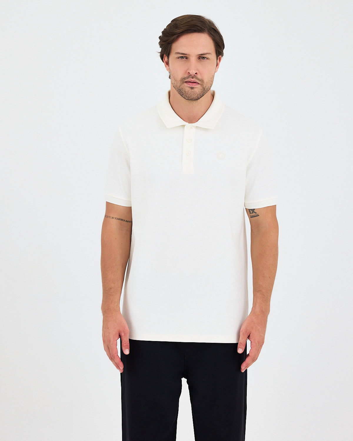 Erkek Ekru Beyaz Aplike Logo Organik Pamuk Standart Kesim Polo Yaka T-shirt