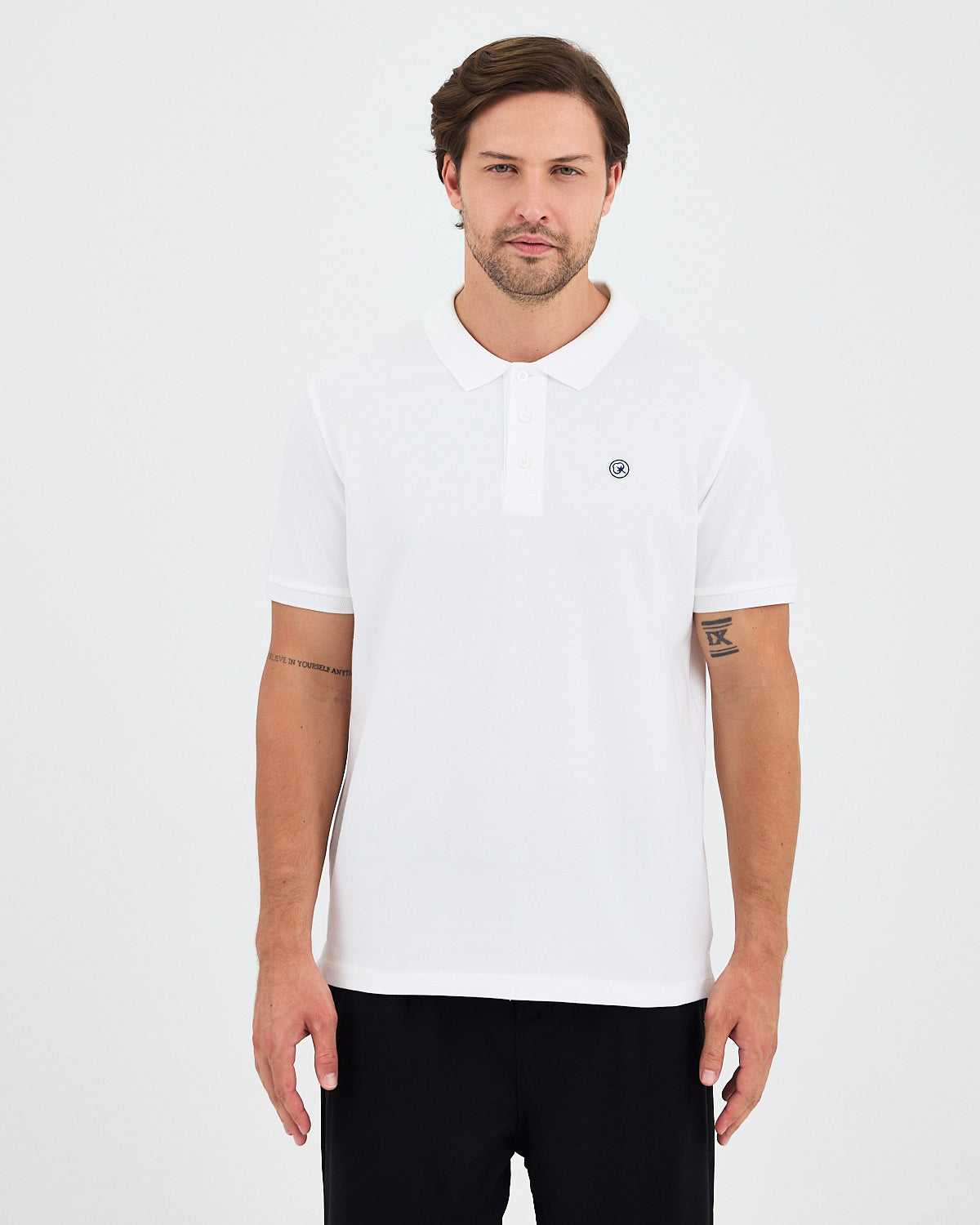 Erkek Beyaz Aplike Logo Organik Pamuk Standart Kesim Polo Yaka T-shirt