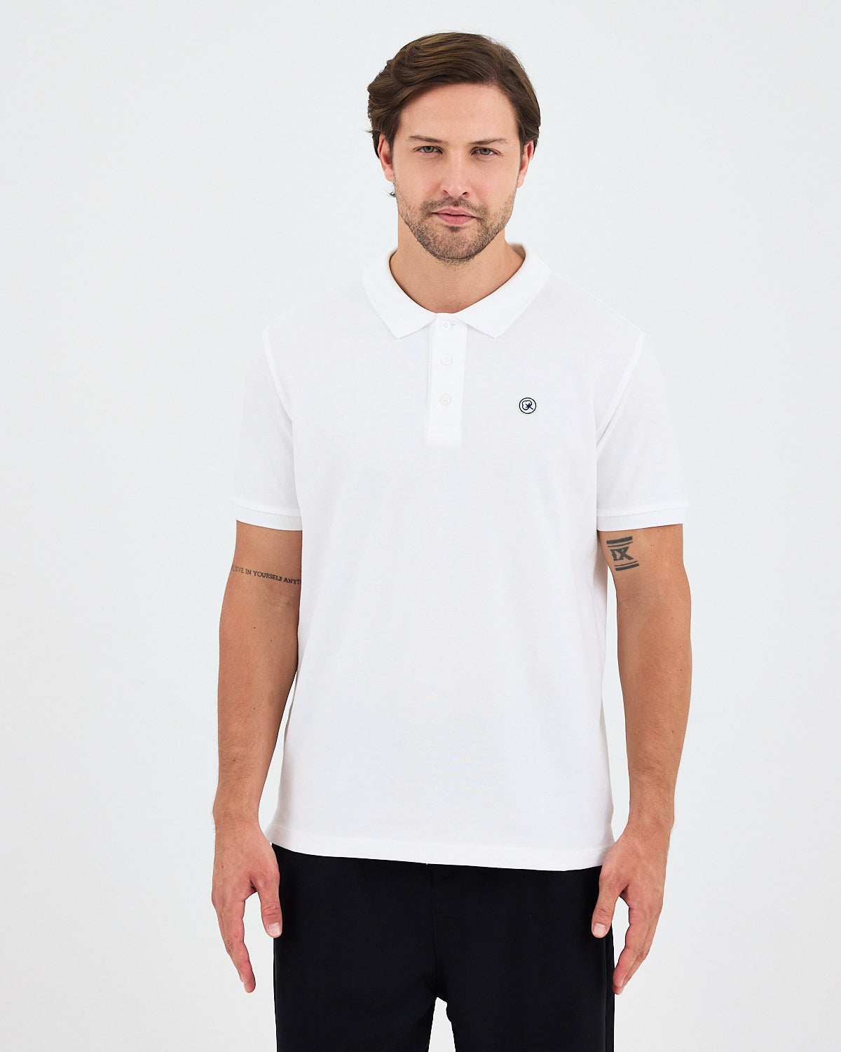 Erkek Beyaz Aplike Logo Organik Pamuk Standart Kesim Polo Yaka T-shirt