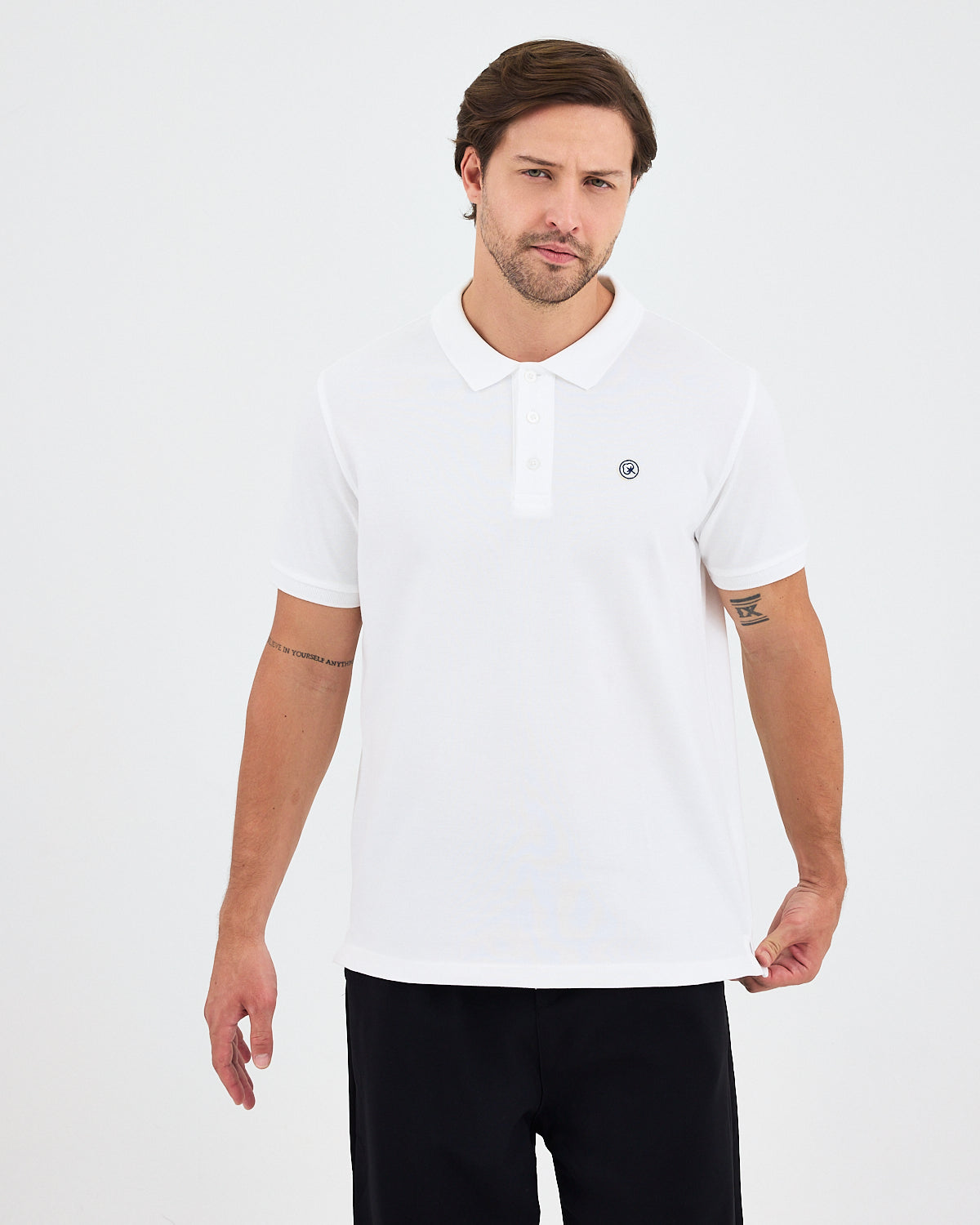 Erkek Beyaz Aplike Logo Organik Pamuk Standart Kesim Polo Yaka T-shirt