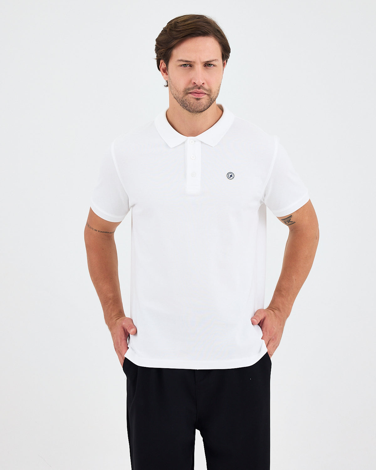 Erkek Beyaz Aplike Logo Organik Pamuk Standart Kesim Polo Yaka T-shirt