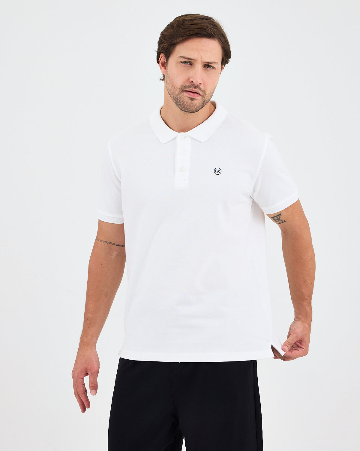 Erkek Beyaz Aplike Logo Organik Pamuk Standart Kesim Polo Yaka T-shirt