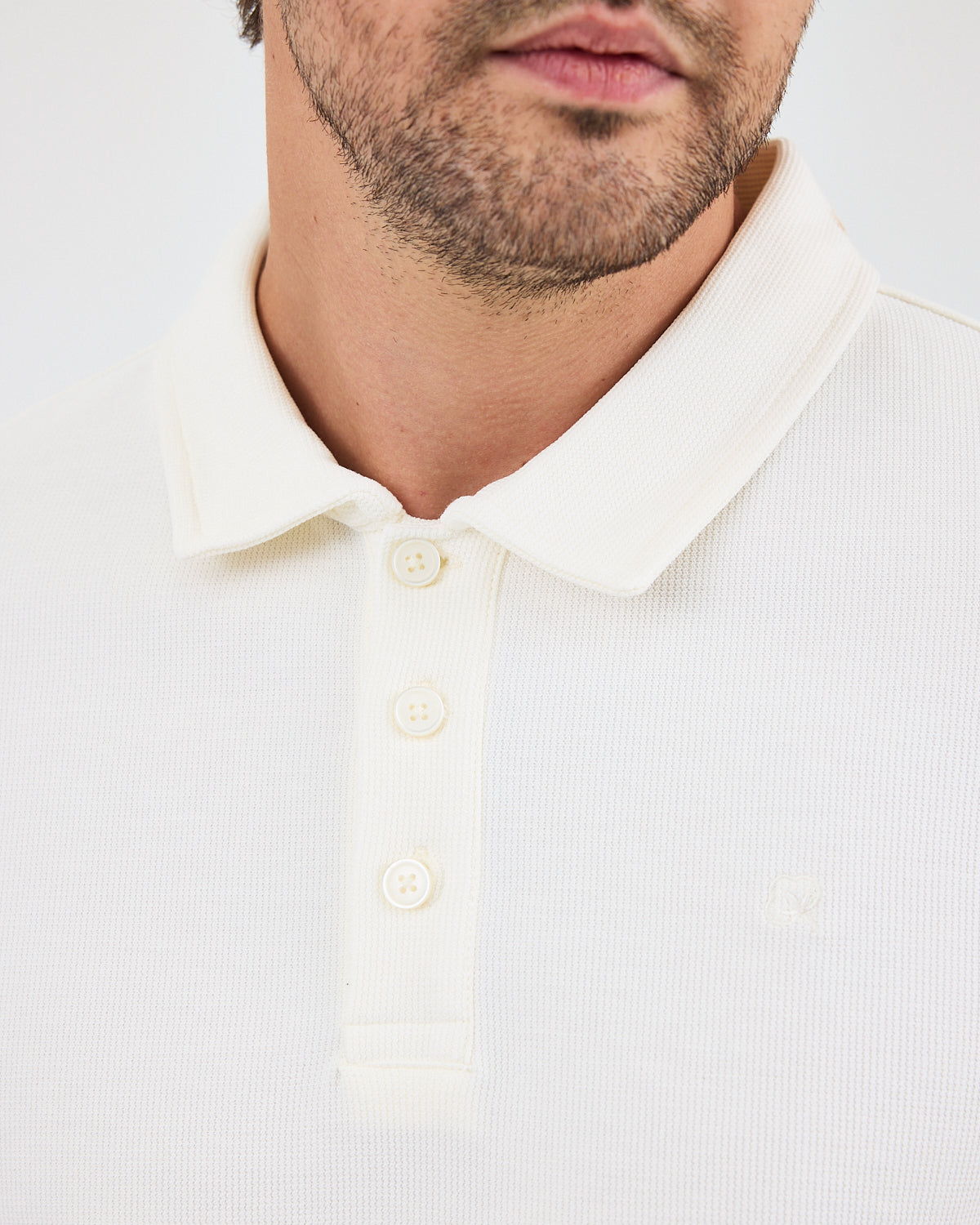 Erkek Ekru Nakışlı Standart Kalıp Polo Yaka T-Shirt – BCI Sertifikalı Pamuk