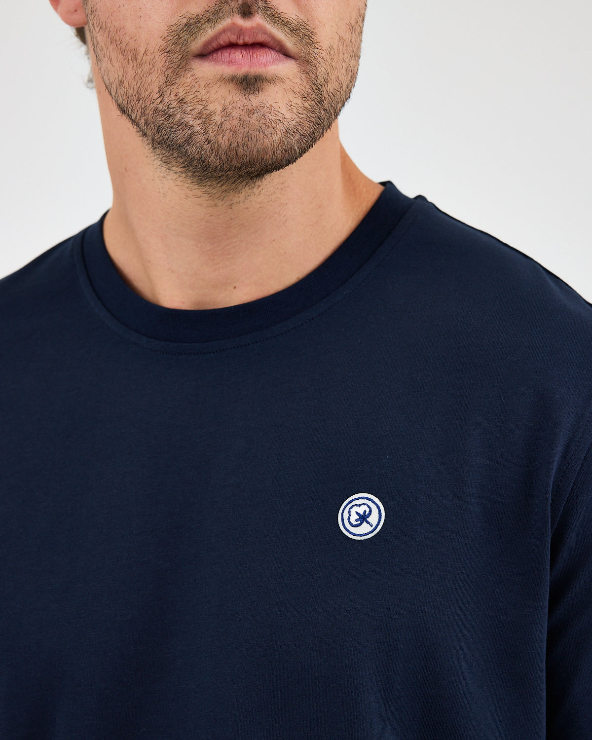 Unisex Lacivert Beyaz Aplike Logo Organik Pamuk Standart Kesim Bisiklet Yaka T-shirt
