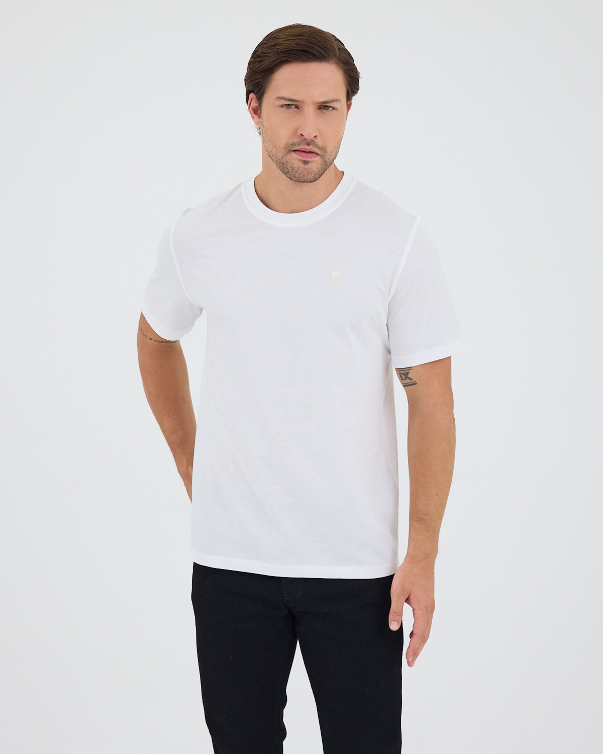 Unisex Beyaz Aplike Logo Organik Pamuk Standart Kesim Bisiklet Yaka T-shirt