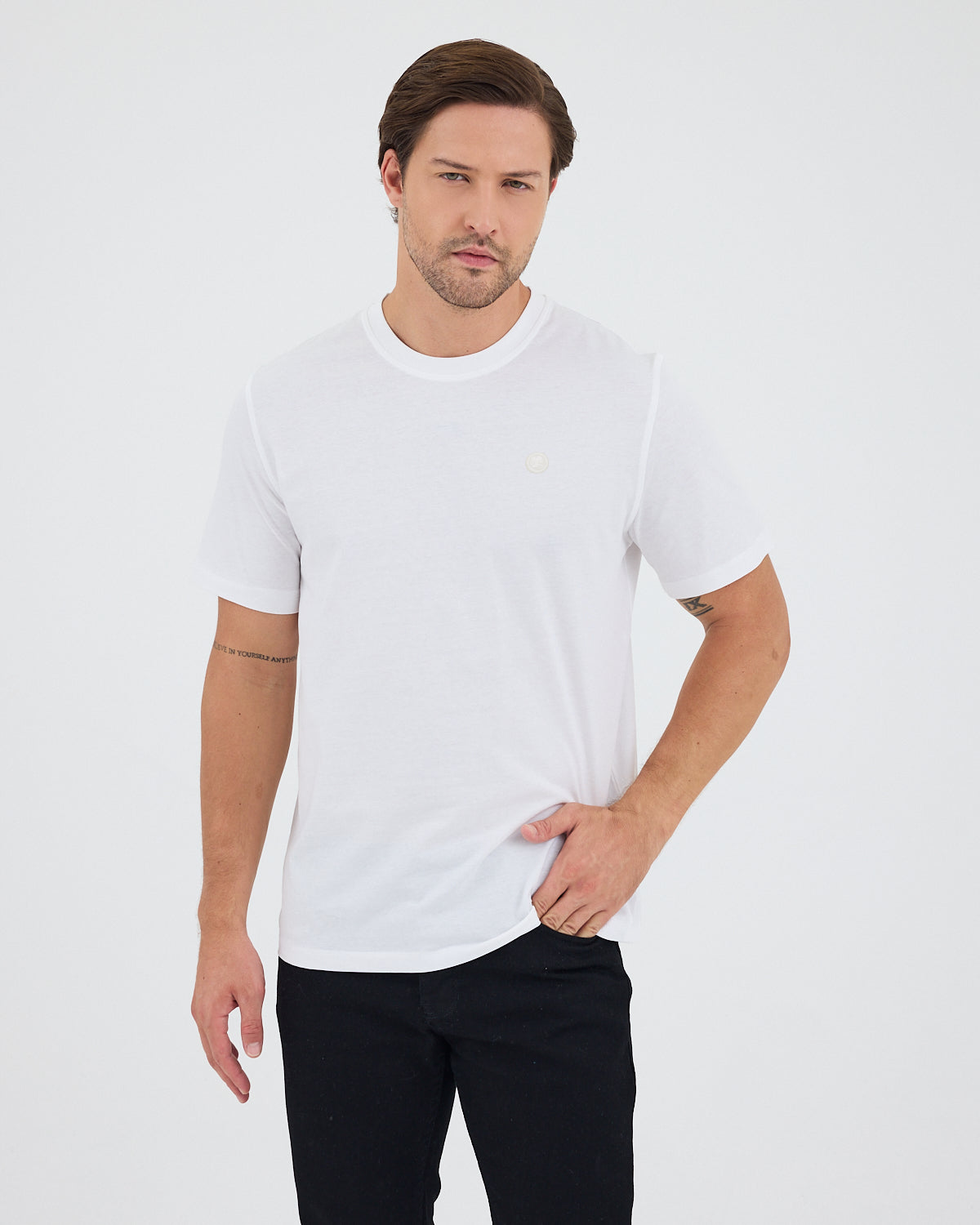 Unisex Beyaz Aplike Logo Organik Pamuk Standart Kesim Bisiklet Yaka T-shirt