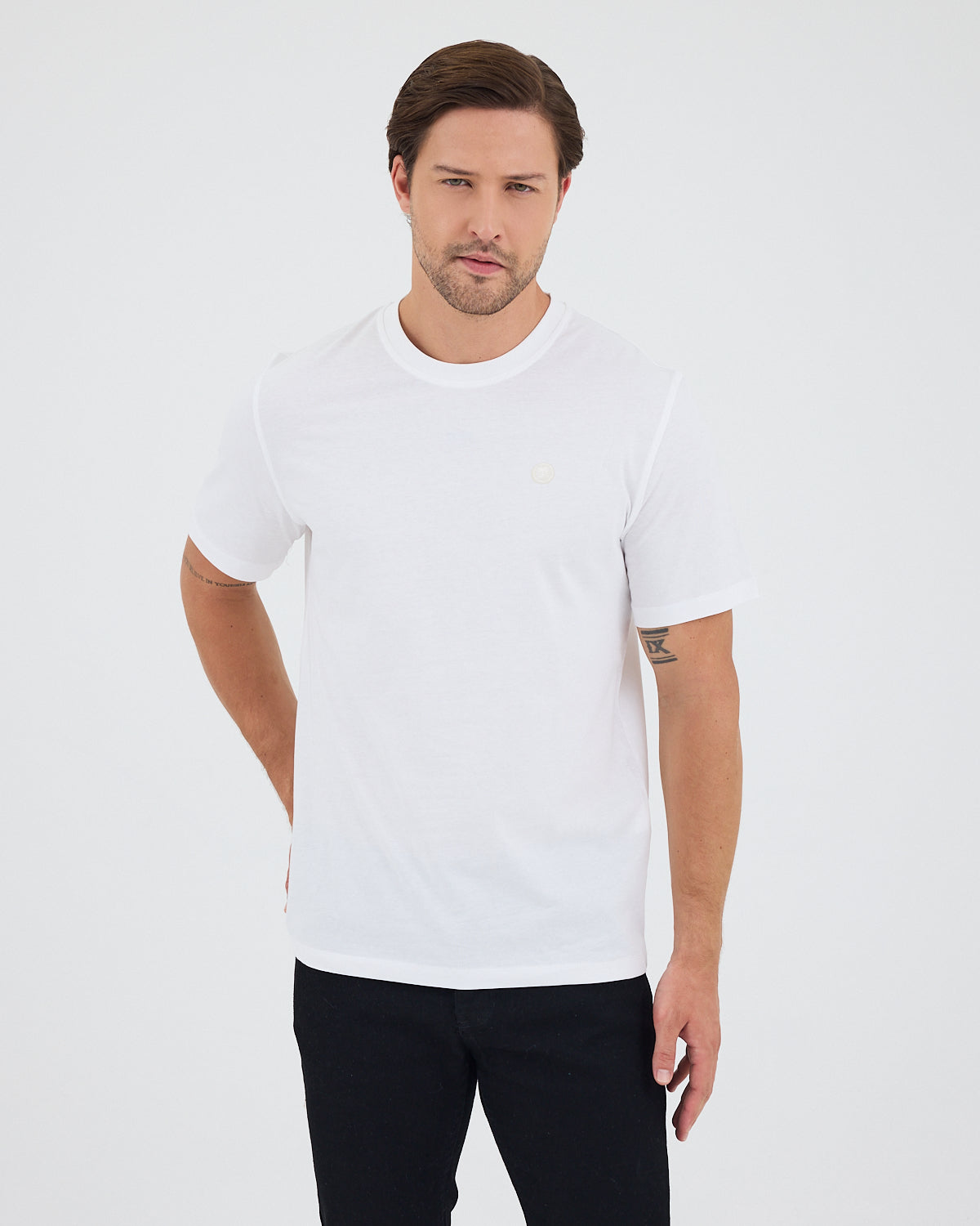 Unisex Beyaz Aplike Logo Organik Pamuk Standart Kesim Bisiklet Yaka T-shirt